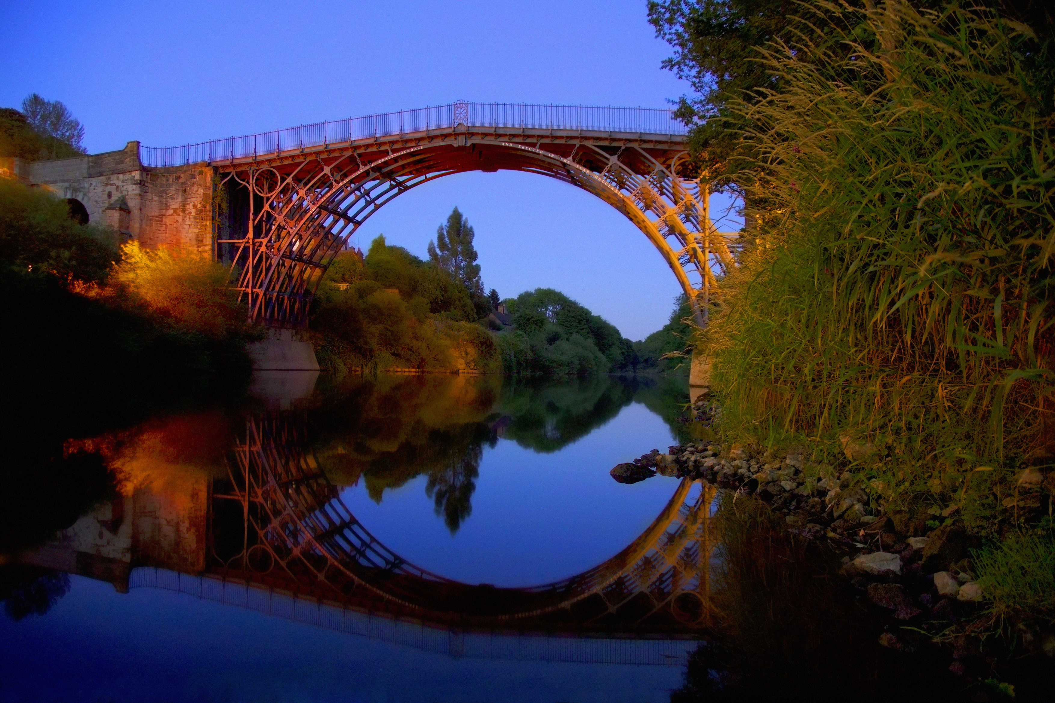 First bridge. Ущелье Айрон-бридж. Мост Айрон бридж. Чугунный мост через Северн, Англия. Ущелье Айрон бридж ЮНЕСКО.